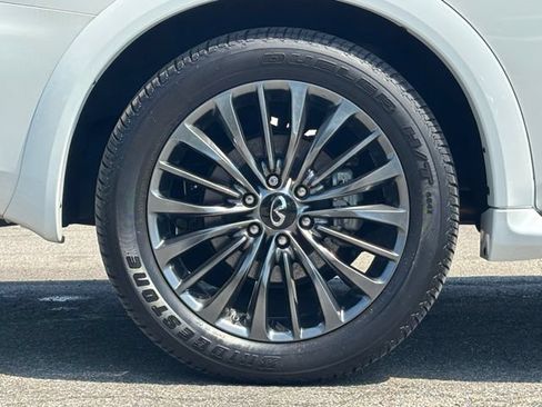 Used 2024 INFINITI QX80 Sensory w/ Cargo Package AWD/4WD image 3