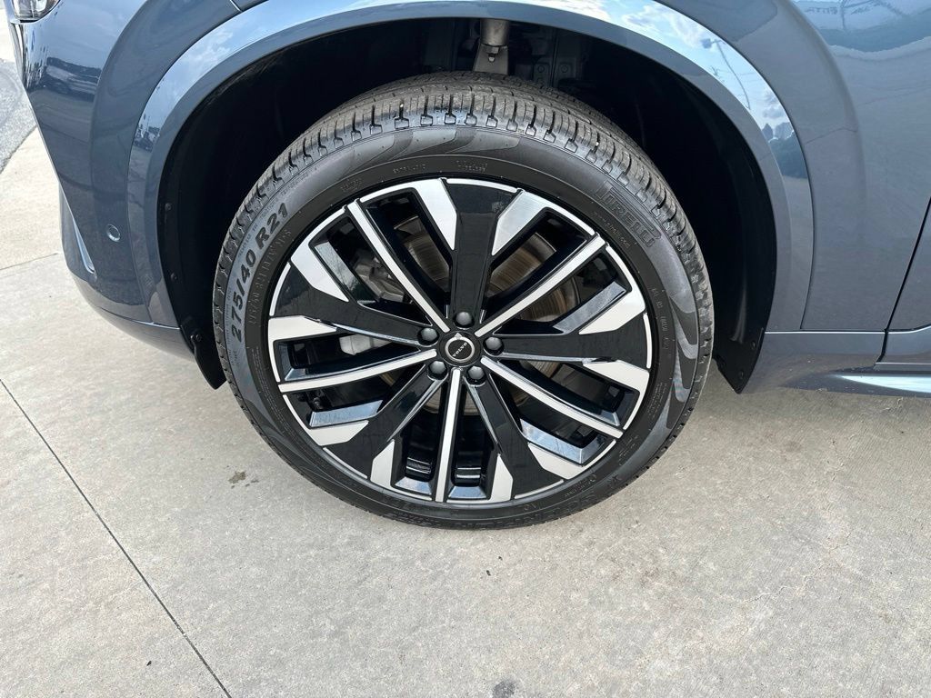 Certified 2026 Volvo XC90 B6 Plus AWD/4WD image 10