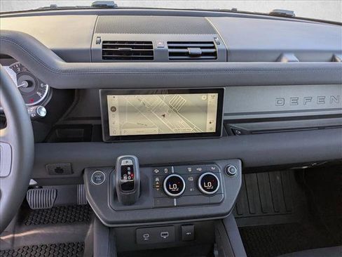 Used 2023 Land Rover Defender 90 X-Dynamic SE image 15
