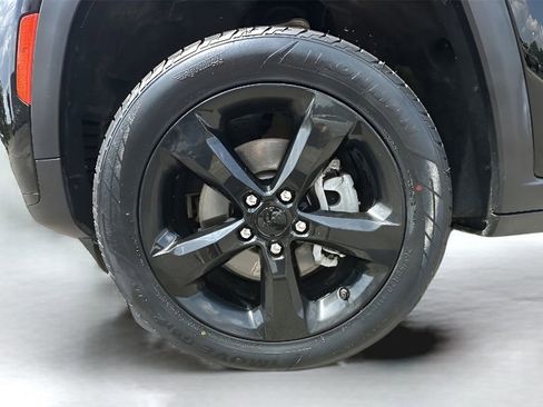 Used 2023 Jeep Grand Cherokee L Laredo image 20