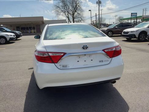Used 2015 Toyota Camry XLE w/ Moonroof Package image 7
