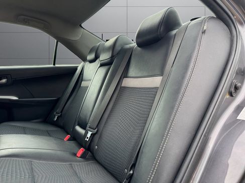 Used 2014 Toyota Camry SE FWD image 18