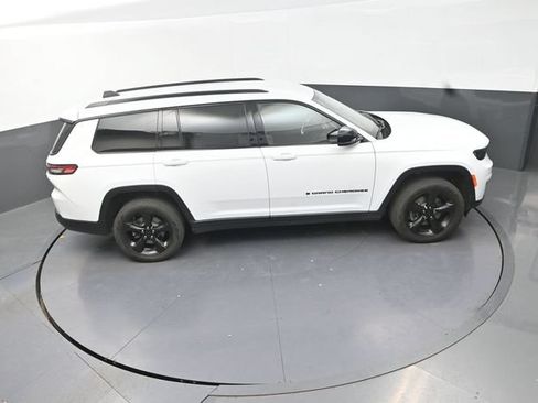 Used 2025 Jeep Grand Cherokee L Limited w/ Black Appearance Package AWD/4WD image 30