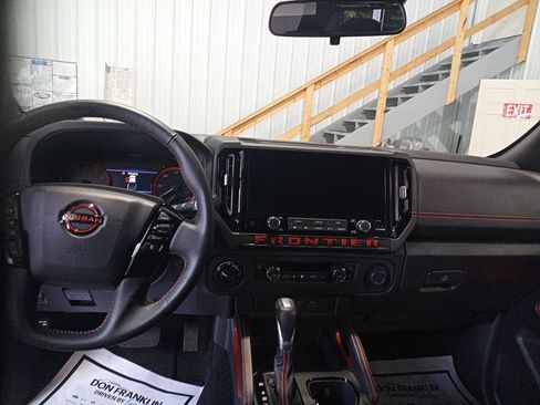 Used 2025 Nissan Frontier PRO-4X w/ Black Accent Package AWD/4WD image 17