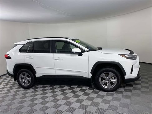 Used 2022 Toyota RAV4 XLE w/ Convenience Package image 10