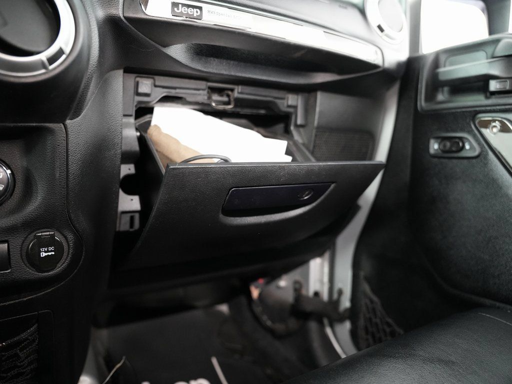 Used 2012 Jeep Wrangler Rubicon AWD/4WD image 43
