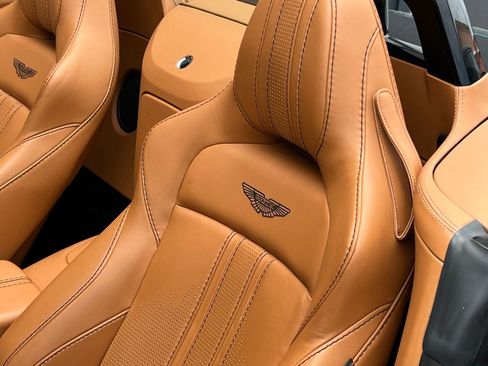 Used 2023 Aston Martin V8 Vantage Roadster RWD image 33