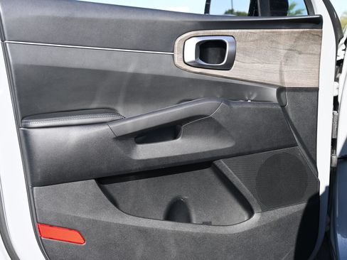 Used 2023 Kia Sorento EX w/ Panoramic Sunroof Package FWD image 19