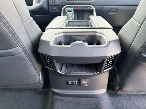 Used 2026 Toyota Tundra Limited AWD/4WD image 18