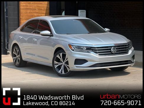 Used 2021 Volkswagen Passat 2.0T SE FWD image 1