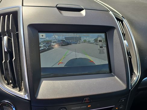 Used 2018 Ford Edge Titanium w/ Equipment Group 302A AWD/4WD image 26