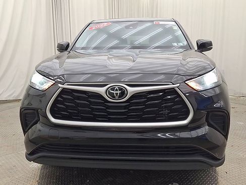 Certified 2022 Toyota Highlander L image 6