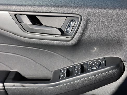 Used 2025 Ford Escape Active image 36