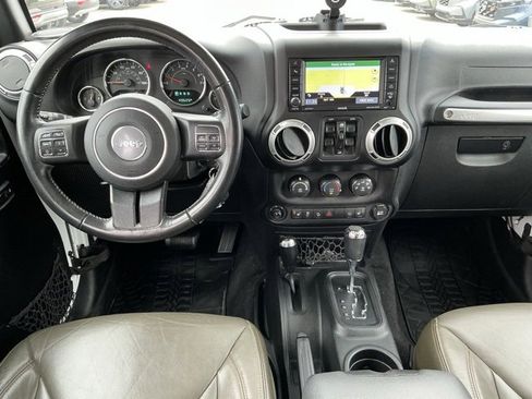 Used 2017 Jeep Wrangler Unlimited Sahara w/ Connectivity Group image 7