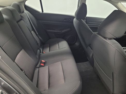Used 2025 Nissan Altima 2.5 SV FWD image 19