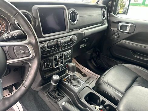 Used 2022 Jeep Wrangler Unlimited Sahara w/ Cold Weather Group AWD/4WD image 21