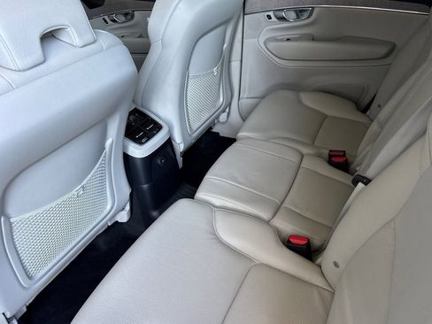 Certified 2024 Volvo XC90 T8 Plus w/ Protection Package Premier image 5