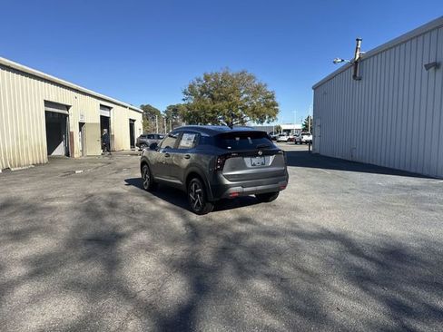 New 2026 Nissan Kicks SV w/ SV Premium Package FWD image 7