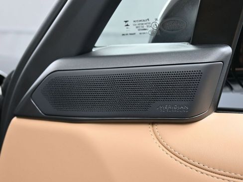 Used 2025 Land Rover Range Rover SE image 28