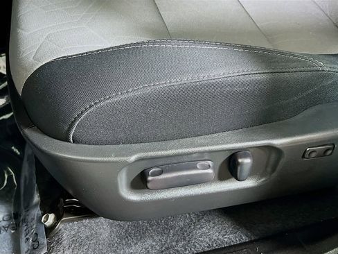 Certified 2023 Toyota Tacoma TRD Off-Road AWD/4WD image 18