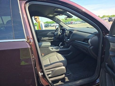 Used 2023 Chevrolet Traverse LT FWD image 7