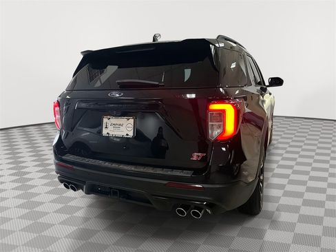 Used 2022 Ford Explorer ST image 3