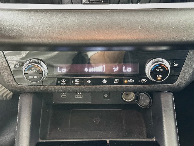 Used 2024 Mitsubishi Outlander SE AWD/4WD image 14