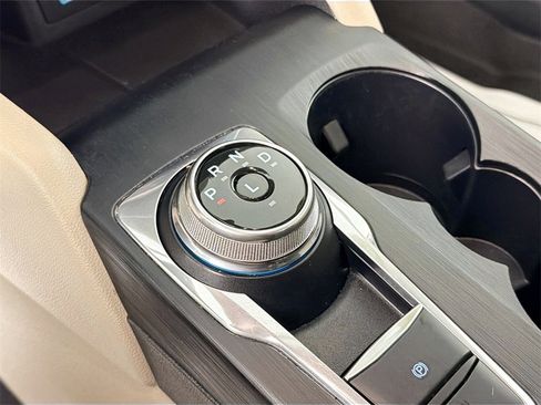 Used 2022 Ford Escape SEL image 19