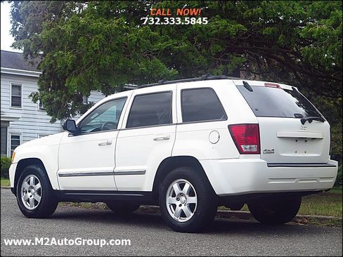 Used 2010 Jeep Grand Cherokee Laredo image 3