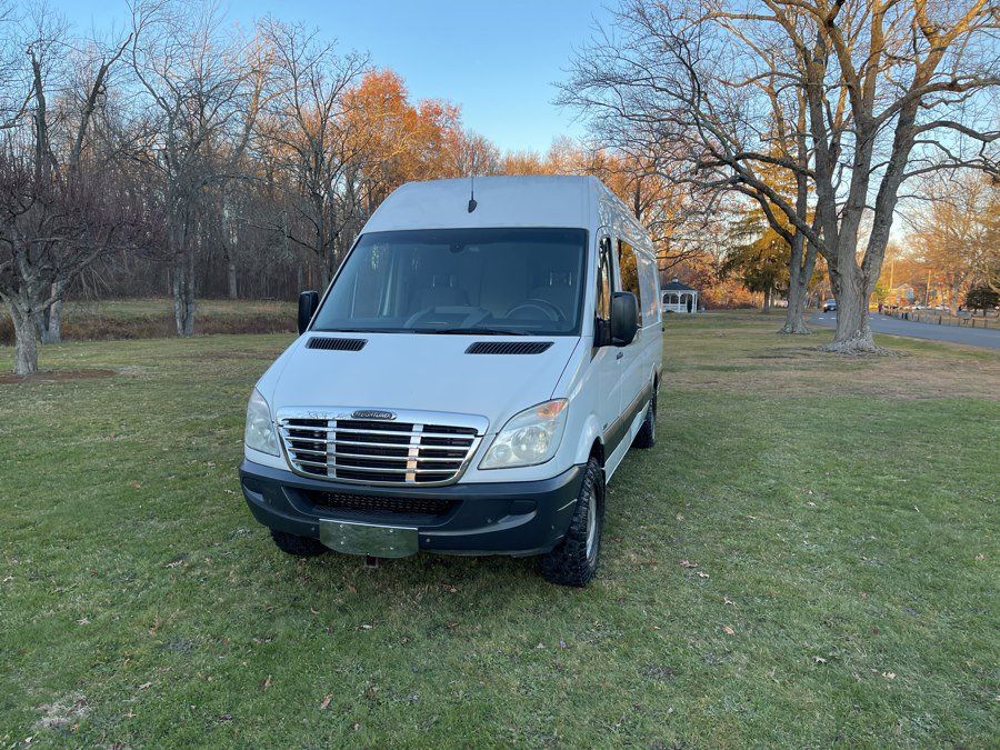 Used 2011 Freightliner Sprinter 2500 RWD image 2