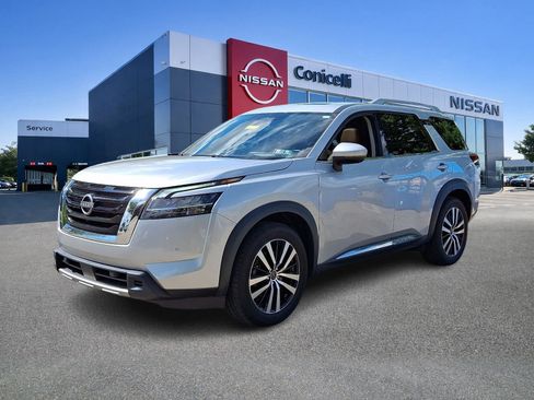 Used 2023 Nissan Pathfinder Platinum AWD/4WD image 3