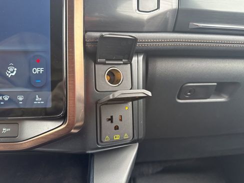 Used 2022 Ford F150 Lightning Lariat image 38