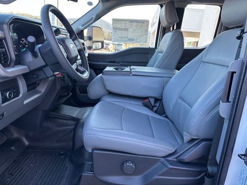 New 2026 Ford F250 XL w/ XL Chrome Package AWD/4WD image 9