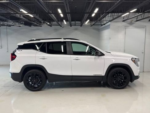 Used 2022 GMC Terrain SLE w/ Driver Convenience Package AWD/4WD image 8