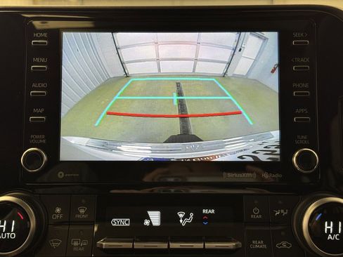 Used 2020 Toyota Highlander XLE image 41