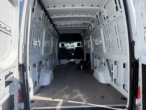 Used 2023 Mercedes-Benz Sprinter 2500 image 8