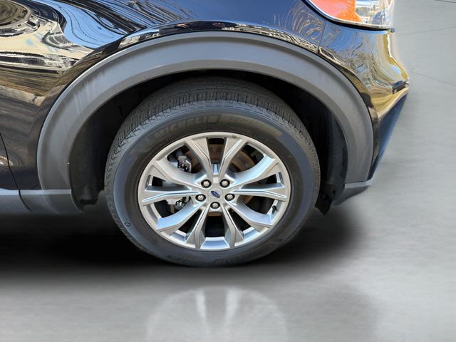 Used 2022 Ford Explorer XLT w/ Equipment Group 202A AWD/4WD image 32