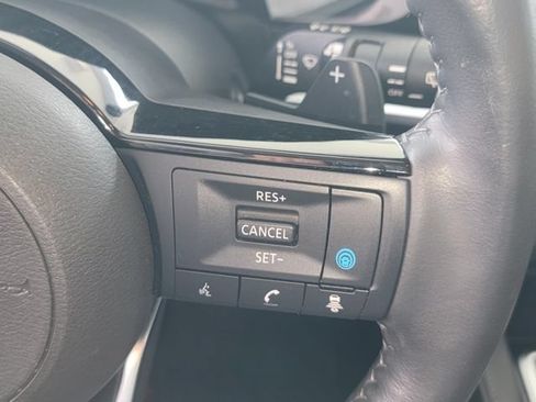 Used 2024 Nissan Pathfinder SL AWD/4WD image 16