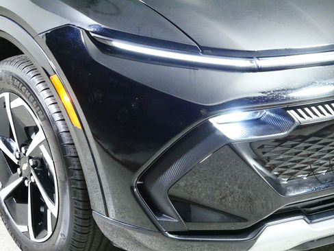 Used 2025 Chevrolet Equinox EV LT w/ Convenience Package FWD image 16