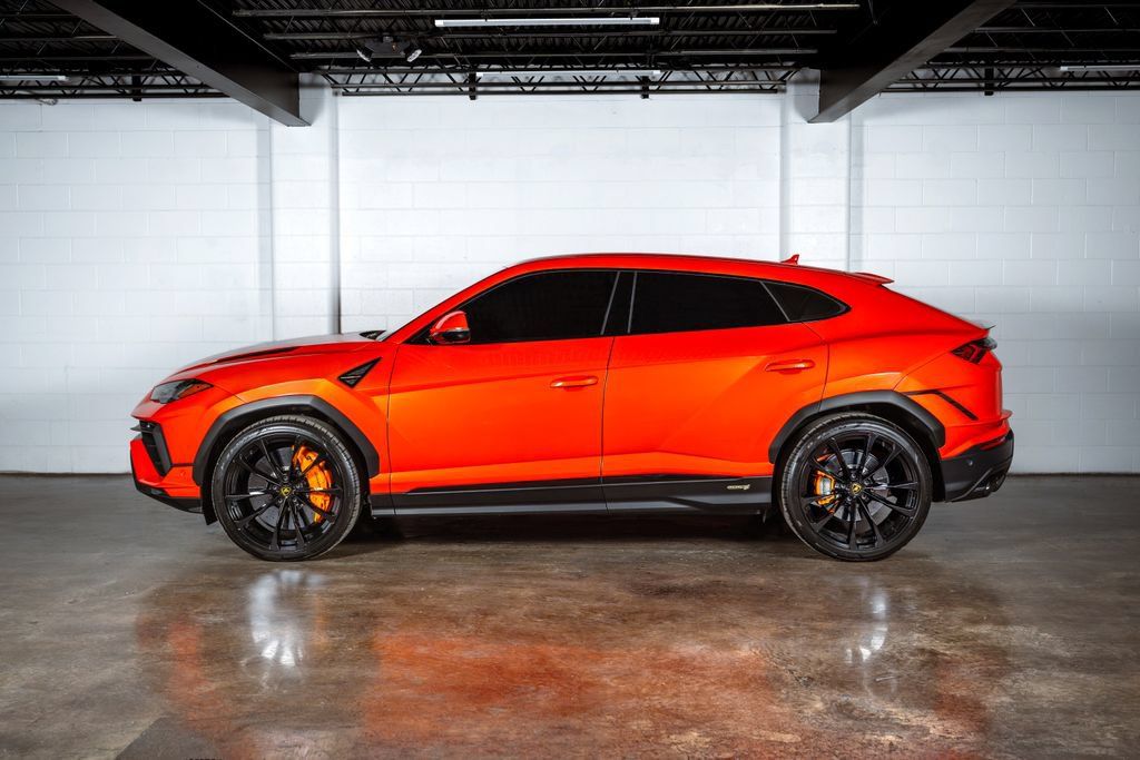 Used 2024 Lamborghini Urus S AWD/4WD image 3