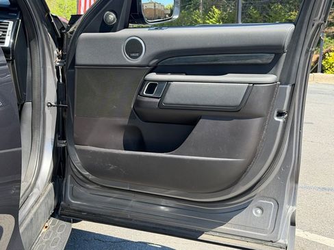 Used 2018 Land Rover Discovery HSE image 35