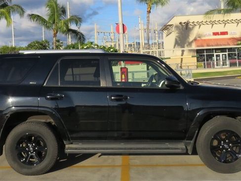 Used 2016 Toyota 4Runner SR5 RWD image 7
