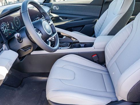 New 2025 Hyundai Elantra Limited image 22