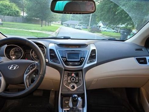 Used 2016 Hyundai Elantra SE w/ Option Group 02 FWD image 13