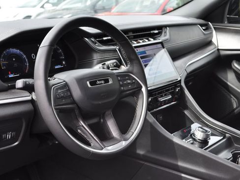 Used 2024 Jeep Grand Cherokee L Limited image 8