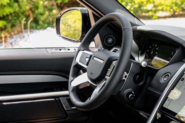 New 2026 Land Rover Discovery Limited Edition AWD/4WD image 19