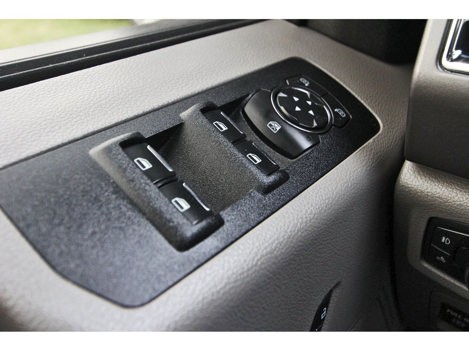 Used 2015 Ford F150 XLT w/ Equipment Group 302A Luxury RWD image 23