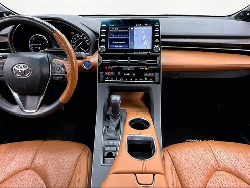 Used 2022 Toyota Avalon Limited image 16