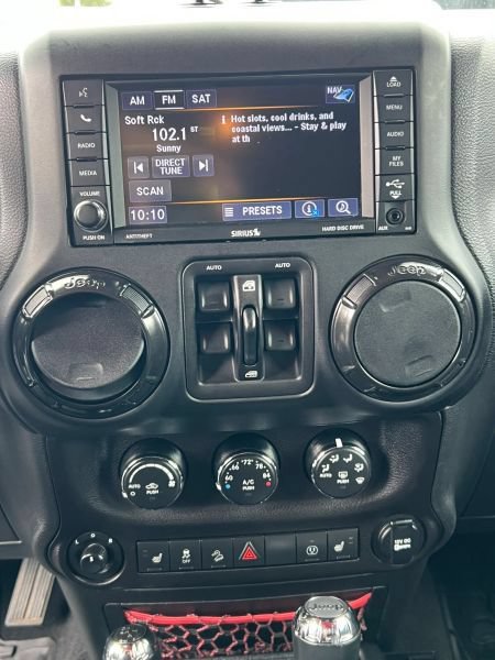 Used 2018 Jeep Wrangler Unlimited Rubicon AWD/4WD image 31