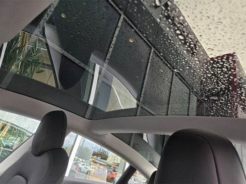 Used 2018 Tesla Model 3 Long Range image 16